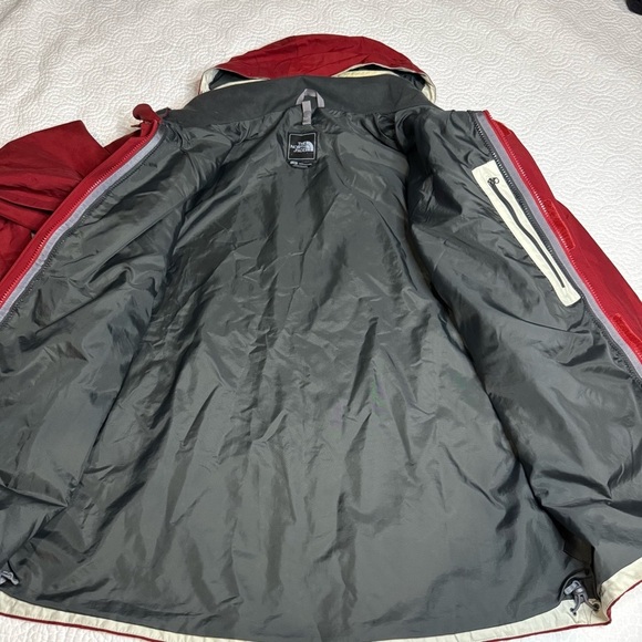 The North Face Men's Vibrant Red Rain Jacket - Picture 11 of 11